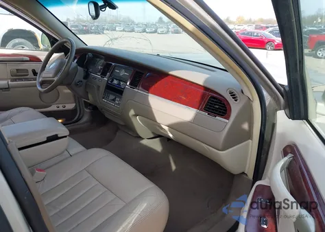 2004 Lincoln Town Car Signature from USA, damaged, VIN 1LNHM81WX4Y676953